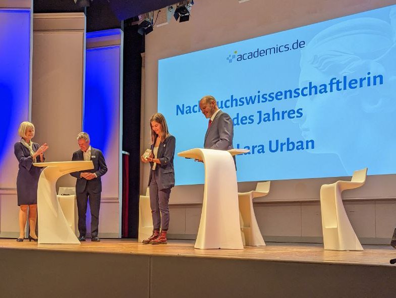 Lara Urban tweet media