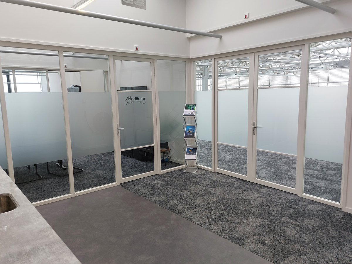 𝗞𝗮𝗻𝘁𝗼𝗼𝗿𝗿𝘂𝗶𝗺𝘁𝗲𝘀 𝘁𝗲 𝗵𝘂𝘂𝗿 𝗶𝗻 𝗪𝗼𝗿𝗹𝗱 𝗛𝗼𝗿𝘁𝗶 𝗖𝗲𝗻𝘁𝗲𝗿 | Ben je opzoek naar een inspirerende werkomgeving in het Westland? We hebben verschillende ruimtes beschikbaar! Van 25m², 216m², 26m² &amp; 49m² Meer weten? willzuiderwijk@worldhorticenter.nl. #tehuur