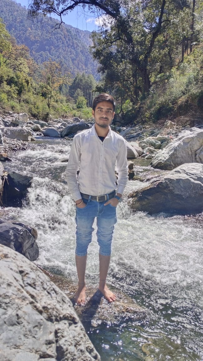 Samraat78008957's tweet photo. I recently visited the temple of Neeb Karoli Baba, this Place is so beautiful in the middle of the mountains.where I had an excellent experience that was both pleasant and relaxing. A very nice lake in front of the temple, there is a cool breeze which makes the  more pleasant. https://t.co/iNRQDo5t5L