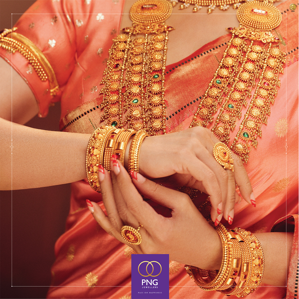 Add a touch of elegance to your personality with our stunning gold bangles. From simple to contemporary, we have something for everyone!
.
.
.
#goldbangles #bangles #goldjewellery #goldcollection #traditionaljewellery #traditionalbangles #bangle #pngjewellers #swarajyacollection