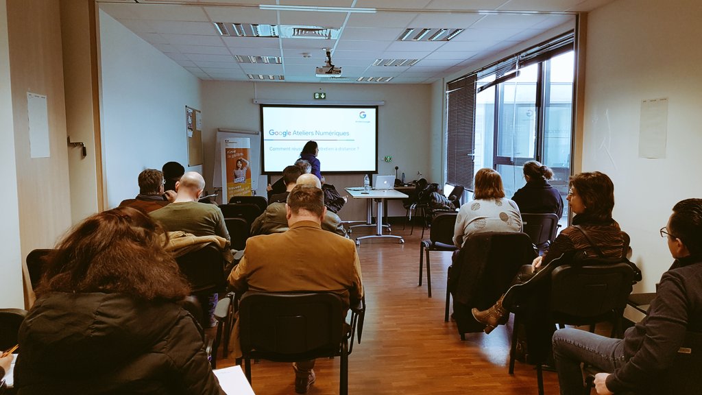 Journée Ateliers Numériques au sein du @poleemploi_HDF Clermont Fitz-James avec la présence d'une coach <a href="/GoogleFR/">Google FR</a> ! Nous débutons la matinée avec le thème "Comment réussir son entretien à distance ?" 👌👏

#InclusionNumérique
#AvecPoleEmploi

<a href="/ClaudineBourey/">BOUREY Claudine</a> 
<a href="/AlexandraLebea2/">Alexandra Lebeau</a>