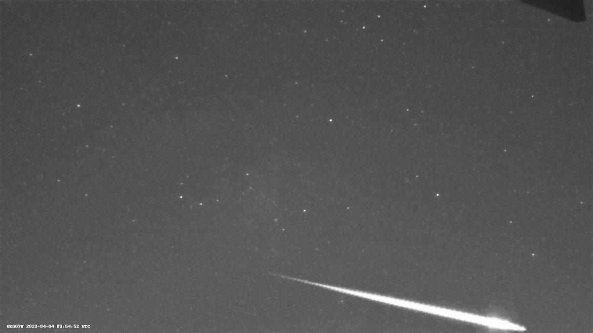 Brightest meteor from last night and for a while @UKMeteorNetwork