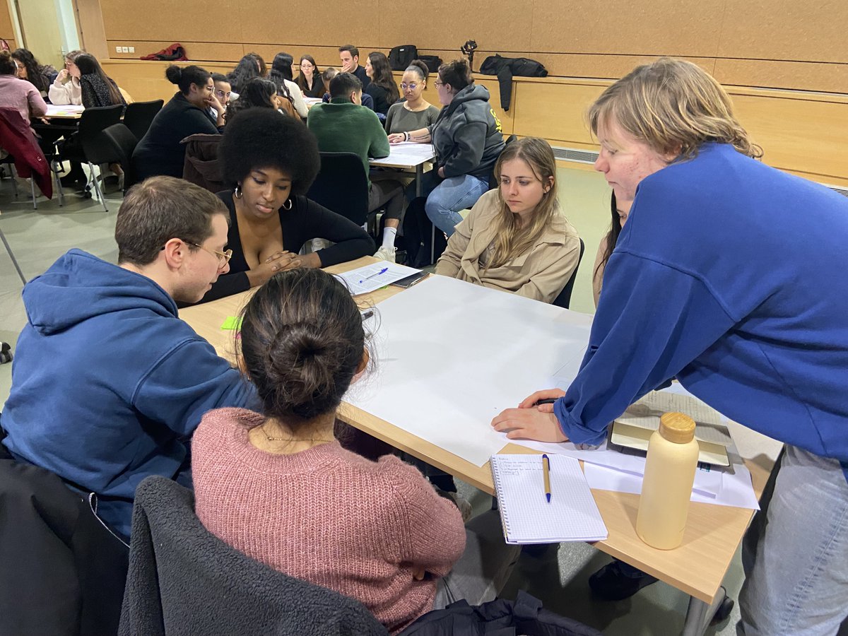 ISM_IAE's tweet photo. [ STARTUP GAMES 💭]

>> Voici un retour en images sur les Startup games du 30 mars. Les étudiants ont eu l'opportunité de créer et simuler leur propre startup sur le thème de la santé💊 

@uvsq @Matrice_io 

#entrepreneuriat #uvsq #ismiae #startupgame #startup https://t.co/mRLN6Vcqev