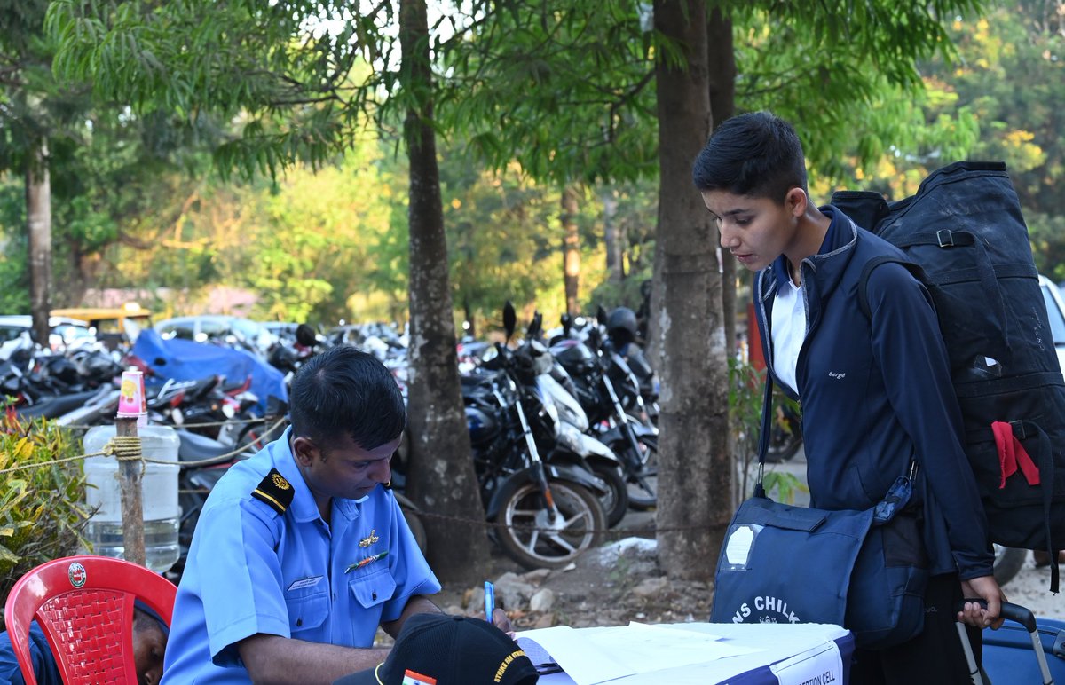 IN_Vikramaditya's tweet image. First batch of #Agniveers #WomenAgniveers arrive on board #INSVikramaditya. As they prepare mentally &amp;amp; physically for life at sea, they are active, enthusiastic &amp;amp; eager to learn the ropes.Stay tuned to follow their journey as they gain their sea legs &amp;amp; become future #SeaWarriors