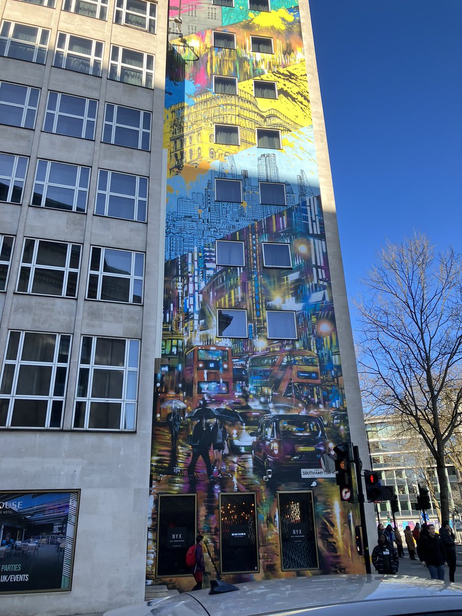 Spotted this amazing street art from 🚌so had to come back later to check out-delighted to discover that this bright & dramatic mural was created by the fab @DanKitchener Finished 2 years ago-It’s 125 ft high & on @nyxhotellondon Southampton Row 👏👏👏