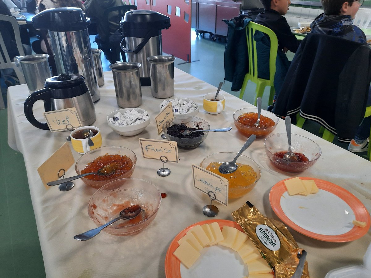 Alix_Euh's tweet photo. Semaine olympique à Bedel ! Petit déjeuner équilibré pour nos élèves de 6ème ! #Bienmangerbienbouger @fredelavienne @TomBCD21 @BedelCollege @G24acpoitiers https://t.co/DJuSy4g7m0