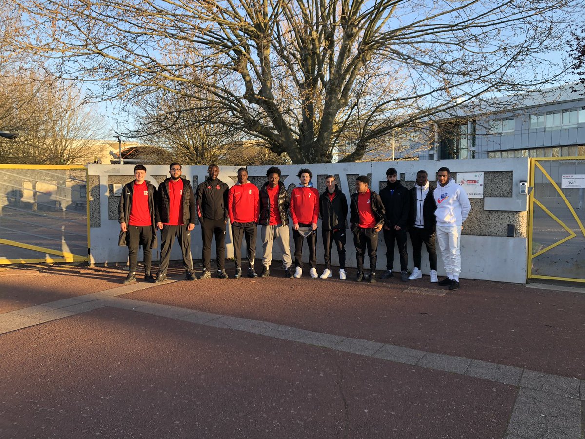 C’est le grand départ pour nos licenciés futsal de l’AS du <a href="/JouvetLycee/">Lycée Louis Jouvet</a> pour participer au championnat de France <a href="/unss/">UNSS_National</a> de #futsal à Cabestany. Fiers de représenter <a href="/acversailles/">Académie de Versailles</a> <a href="/unss_versailles/">UNSS Versailles</a> !! Bonne chance à eux et merci aux enseignants d’#EPS !