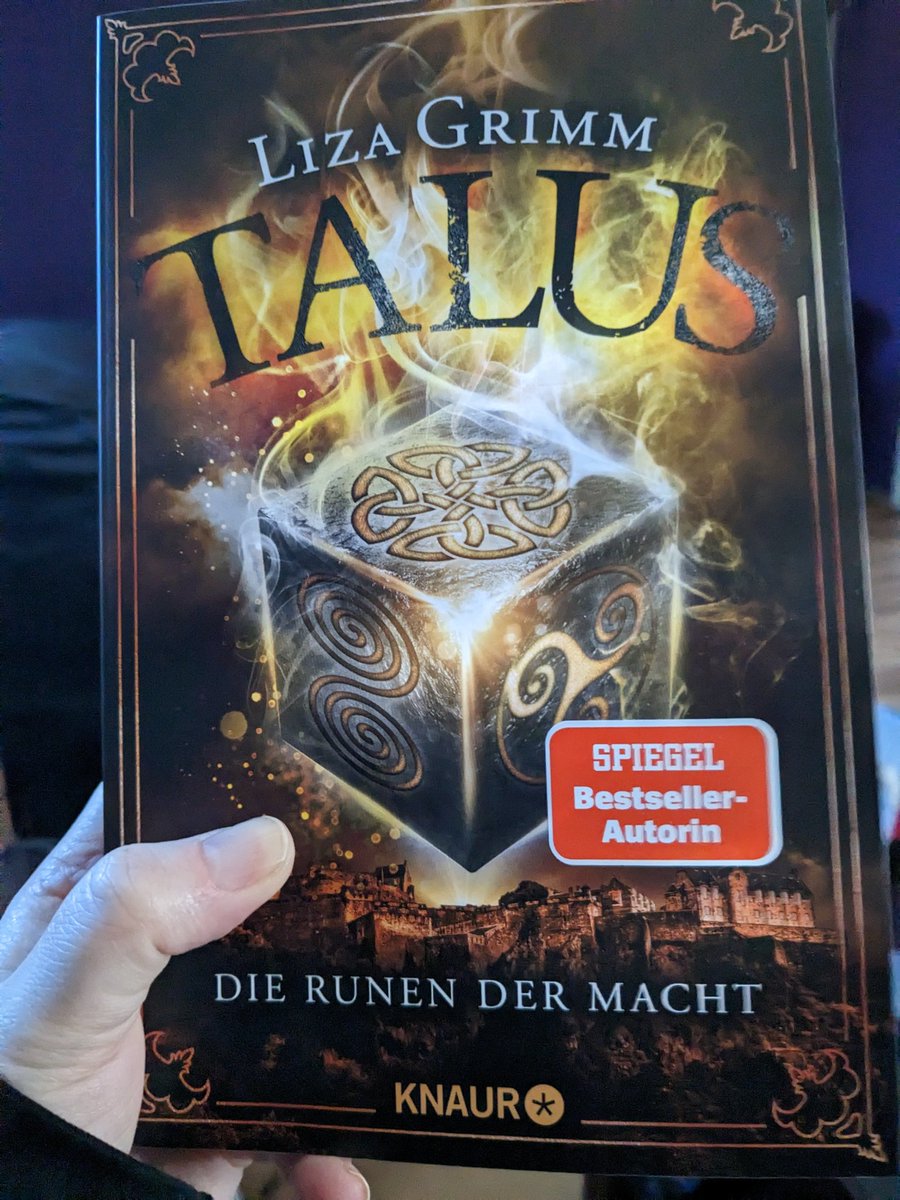 Luthien1986's tweet photo. @TheLizaGrimm Jaaaaaa, heute morgen angekommen ❤️ mit der berühmten Hexentomate alias Hexenpo 😁 ich freu mich so, danke liebe Liza ❤️ https://t.co/lk98fLZ3Wn