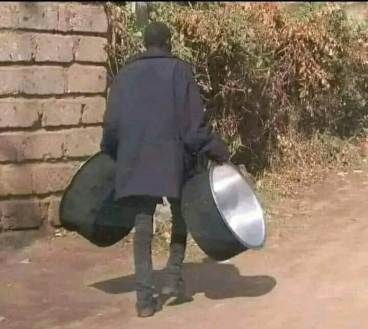 LegitDk's tweet photo. @mwalimu_dida @HEBabuOwino @ledamalekina A rare picture of kimani ichungwa heading to mahiu mahiu complaining sufuria are heavy than economy after a dialogue with @Babu owino&amp;ledama😂 https://t.co/MFpZs9mpRL