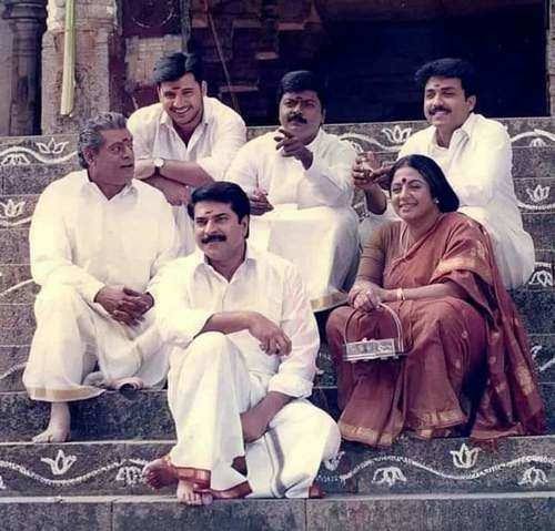 kmmk_vr46's tweet photo. #Anantham 2001.
இப்டி ஒரு படம் திரும்ப வர வாய்ப்பே இல்லையோ! 🤗
Whatta Classic 😍
@dirlingusamy sir, You can write something special adapting to this generation.
Love, Family, Brotherhood never goes out of fashion when presented perfectly.
@mammukka is Gold 💪🏾 💯 https://t.co/RGZh61gWY3