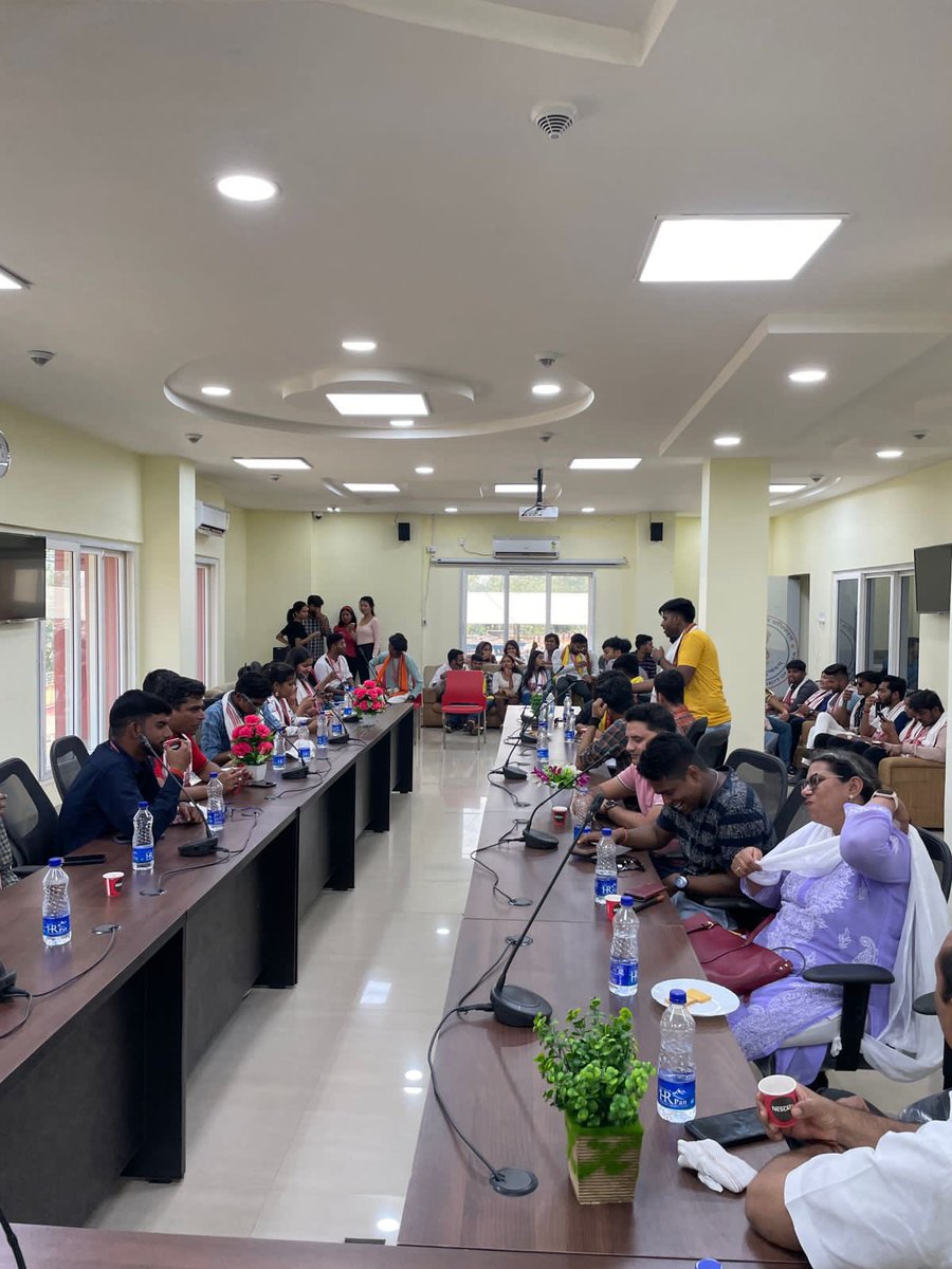 50 @JNU_official_50 students visited Land Port Sutarkandi as part of Govt of India's #YuvaSangam program. They learned about LPAI’s role in #BorderManagement & visited the border. A great opportunity for the youth to learn about our country's security measures! @PIB_India