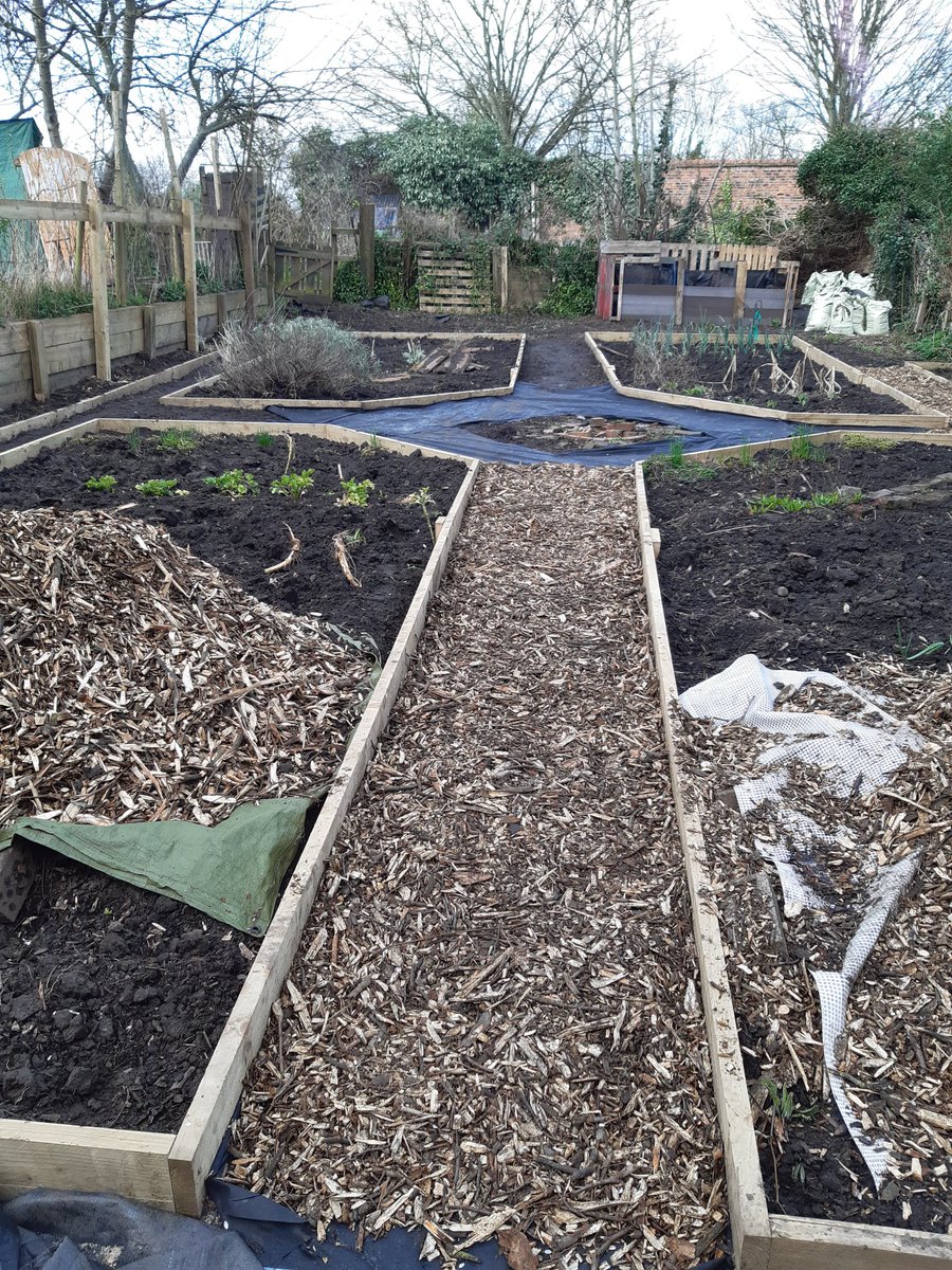 YUMIYork's tweet photo. A massive thank you to @StNicksFields who have been helping us turn our allotment back into a welcoming space for all. They are doing a fabulous job.
#york #volunteering #gardening https://t.co/v8vuGqaVcE