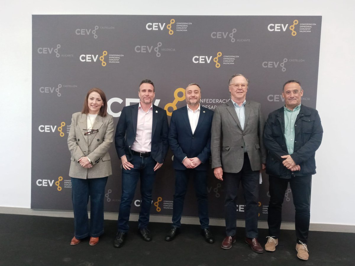 👥🌱 Hoy hablamos de la aplicación del nuevo marco normativo en materia de residuos, envases y residuos de envases en la #ComunitatValenciana en la jornada organizada junto a <a href="/HEURAGESTIO/">HEURA</a>