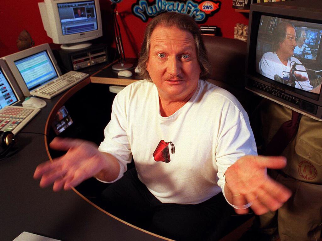 reggiesrewind's tweet photo. Tonight on Reggie’s Rewind I will be playing a tribute triple shot to #uncledougmulray Tune into  @GLFMRadio 101.5FM after the 8pm news , when  I will play three (3) songs from his album #nicelegsshameaboutthefez #mullos #reggiesrewind #glfmradio #tuesdaynight https://t.co/cMri2QMvsw