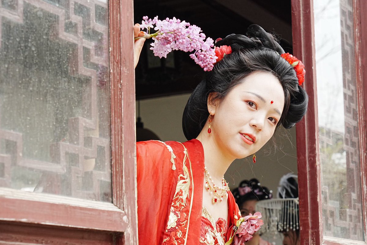 BeijingReview's tweet photo. Spring has sprung inside the Beijing Garden Expo, a park located in the city’s Fengtai District. Blossoming flowers and open-air concerts are just two of the things to enjoy in the great outdoors. Don't miss out on the beauty and energy of the season! #ChineseSpring #ParkLife https://t.co/52k11N6m8P