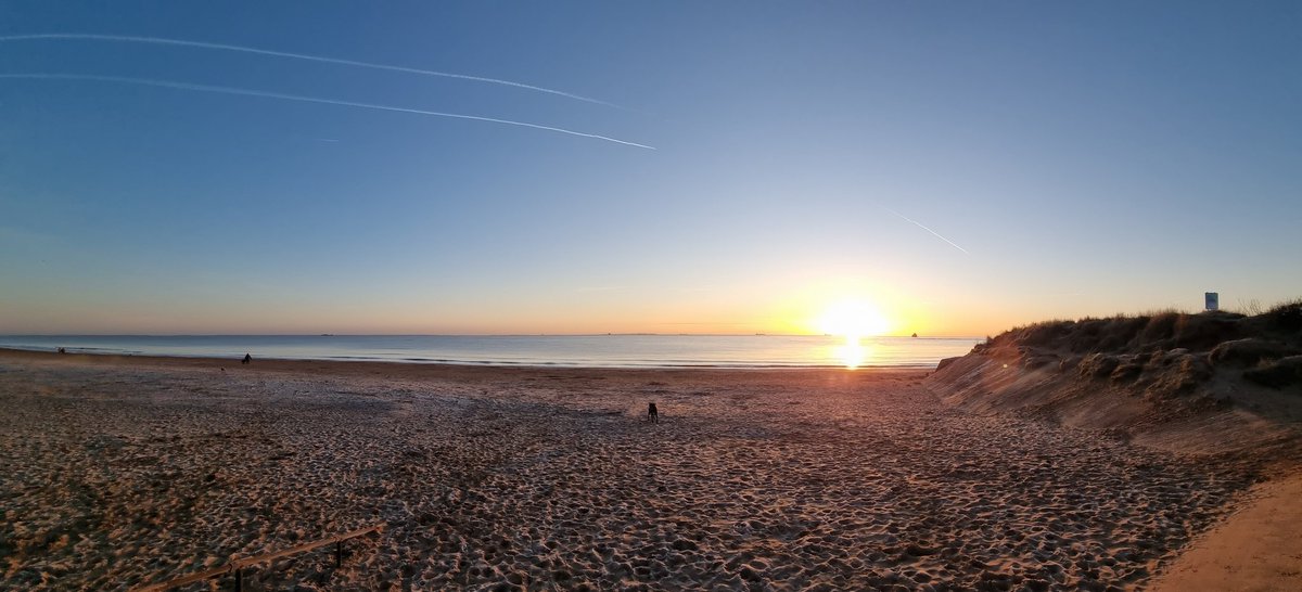 jase1829's tweet photo. Beautiful spring morning in Costa Del Cleethorpes today. #Cleethorpes #Meggies #RestDayView https://t.co/31h9iV85j5