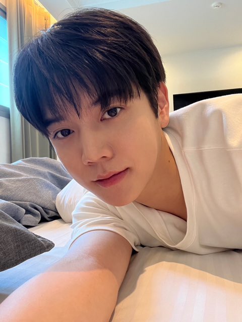 NyoongHaeSeol's tweet photo. [FANCAFE]
🐰Because Minracles asked to use default camera🫠
I used the default camera! No filter! How was it?! Have a nice day🍀

#REN #ChoiMingi #렌 #최민기 #NUEST #뉴이스트 https://t.co/QRBGsdDQU2