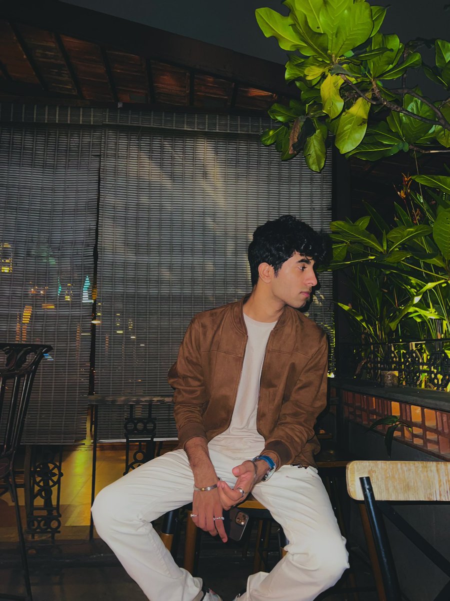 Avi0404Avi's tweet photo. 🥂 https://t.co/SVydB5SlV3