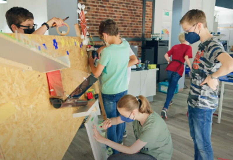 Bei Jugendlichen Begeisterung für Forschung zu wecken, das ist das Ziel von unserem #REACTEU-Projekt MINT.city.lab: efre.nrw.de/daten-fakten/g… 
Auch bei uns im REACTEU-Film: youtu.be/rI-b3hp4Dtg <a href="/zdiNRW/">zdi.NRW</a> <a href="/StadtRE/">Stadt Recklinghausen</a> #EUinmyRegion #mint