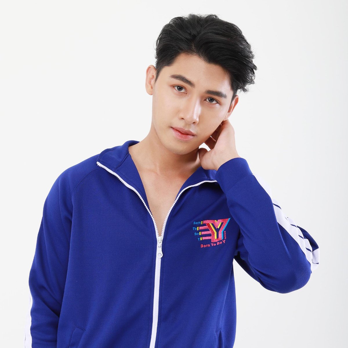 ENTSYNCTHAiLAND's tweet photo. Official Actors :
โฟร์ท ภัทรชนน วงษ์แสนสี #Fourthphatchanon
รับบท คิม Artist หนุ่มนักศิลปะ ผู้ใช้ชีวิตหมกหมุนอยู่กับงานศิลปะ
👥
ดอลลาร์ พชร ปินตา #dollarpatchara
รับบท ทัช ไอดอลหนุ่มน้อยหน้าใส ด้วยความเป็นไอดอลหนุ่มชื่อดัง
.
#BornToBeYTheSeries
#borntobey
#WELLTHAiLAND https://t.co/mlS2mYAFqx