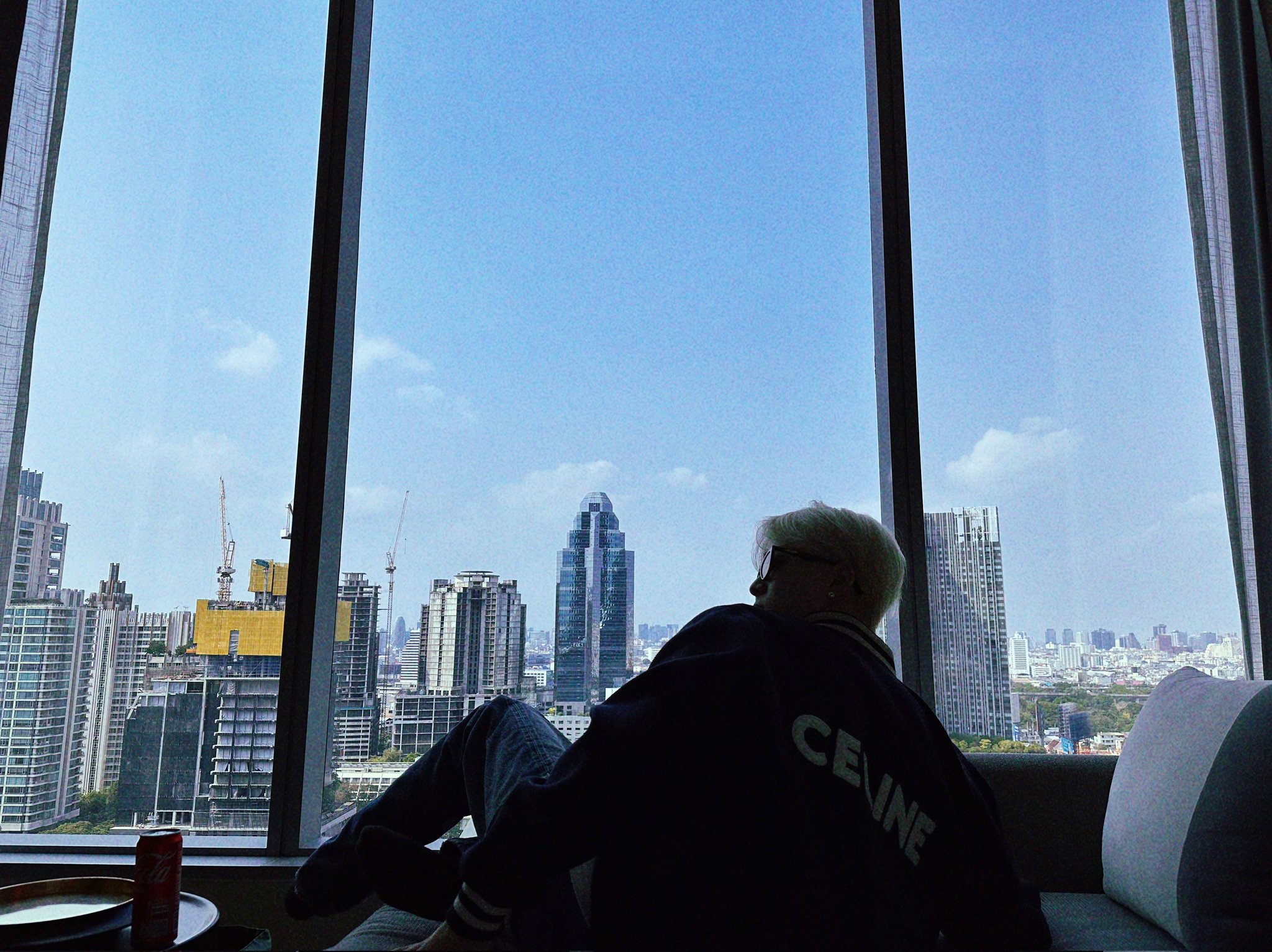 Fs2uYJ7akAAV6CE?format=jpg&name=large