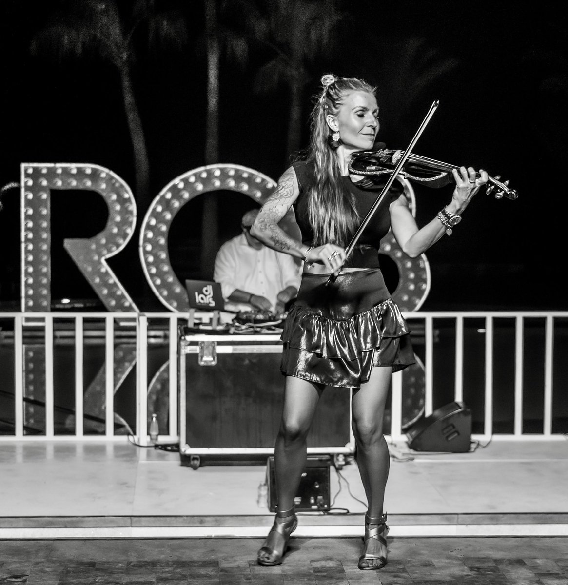 danielaGcom's tweet photo. time goes by… njoy the way. 🙏🏻
@robinsonagadir
photo. @carsten_riedel
.
.
#oneyearago #robinsonclubagadir #lovemylife #djplus #violin #danielagviolin #danielagcom https://t.co/4deNxjM09u