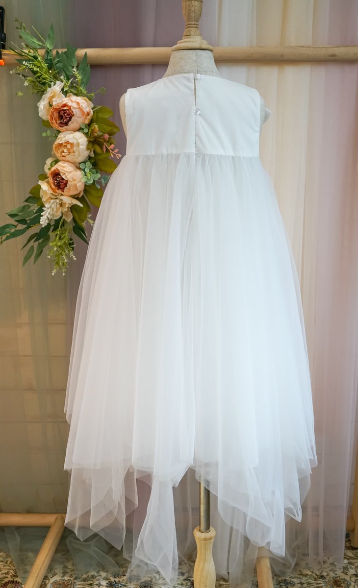 petitsangeshk's tweet photo. New White Color Flower Girl dress.   https://t.co/GfIePMR3xh 

#PetitsAnges #Flowergirldress #Tulledress #weddingdress #Bridesmaid #Birthday #Gown #Party #Pageantdress #toddler #toddlerdress #dancingdress #kiddress #tutudress #toddler #springdress https://t.co/ECspwezuc1