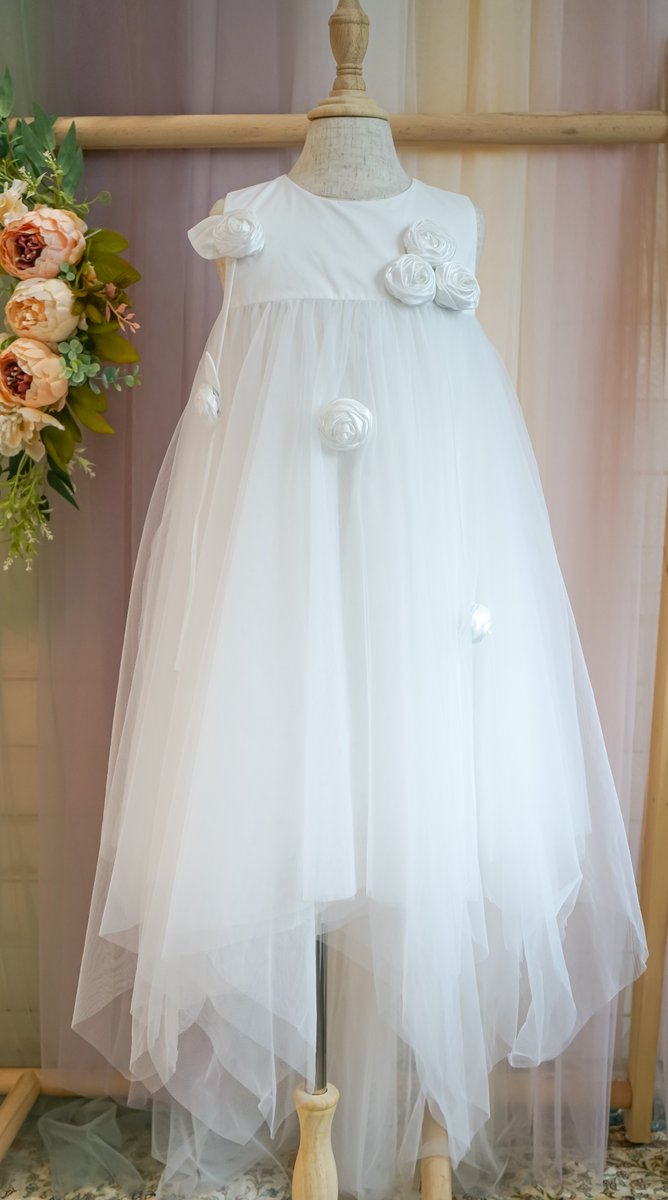 petitsangeshk's tweet photo. New White Color Flower Girl dress.   https://t.co/GfIePMR3xh 

#PetitsAnges #Flowergirldress #Tulledress #weddingdress #Bridesmaid #Birthday #Gown #Party #Pageantdress #toddler #toddlerdress #dancingdress #kiddress #tutudress #toddler #springdress https://t.co/ECspwezuc1
