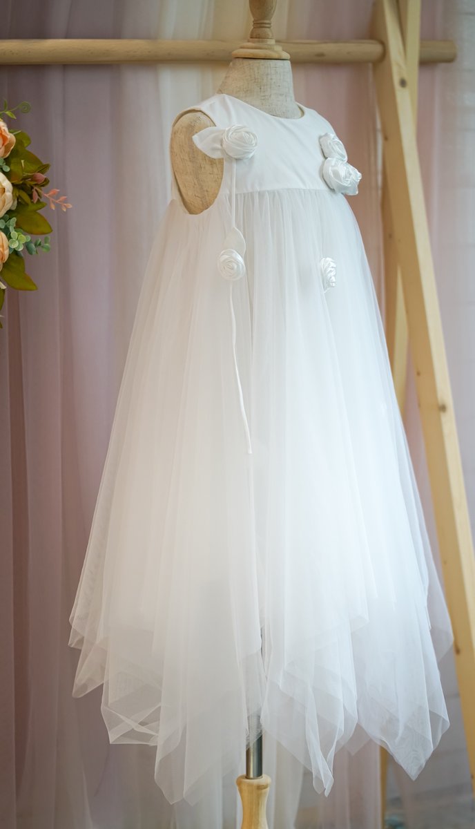 petitsangeshk's tweet photo. New White Color Flower Girl dress.   https://t.co/GfIePMR3xh 

#PetitsAnges #Flowergirldress #Tulledress #weddingdress #Bridesmaid #Birthday #Gown #Party #Pageantdress #toddler #toddlerdress #dancingdress #kiddress #tutudress #toddler #springdress https://t.co/ECspwezuc1