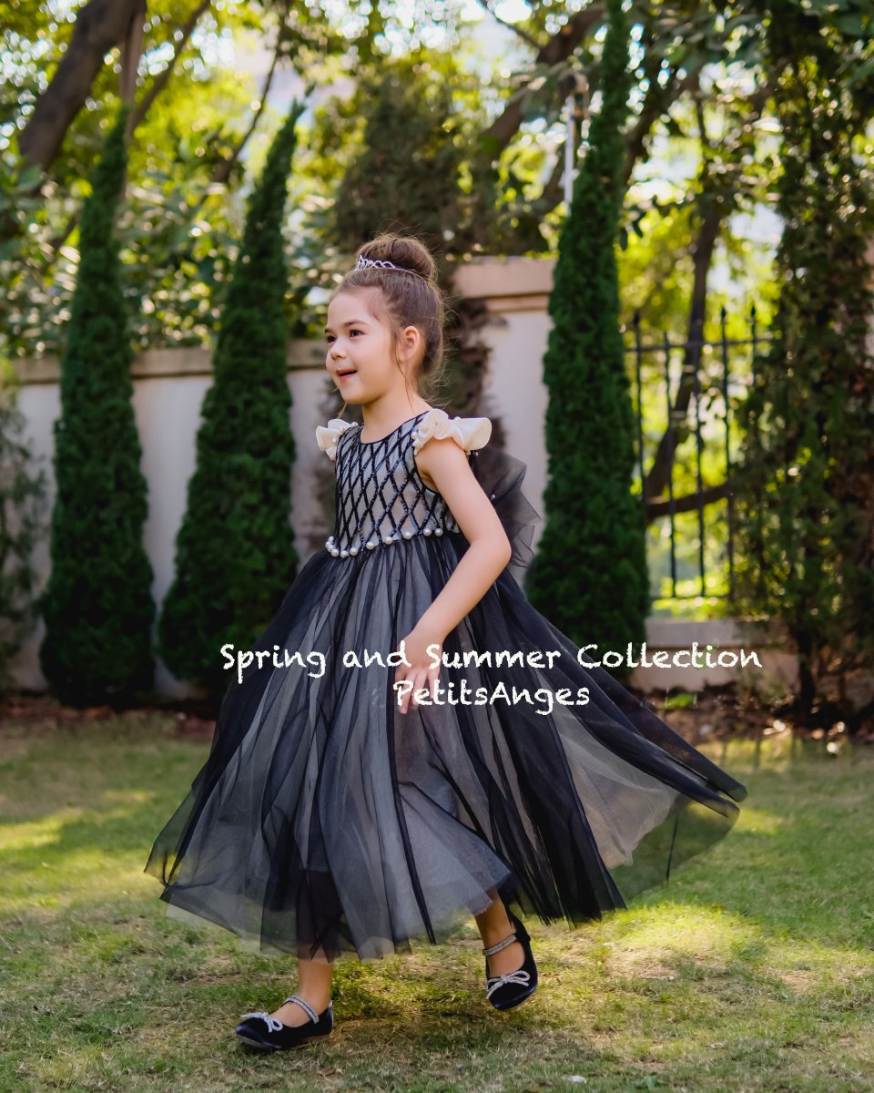 petitsangeshk's tweet photo. New Black Color Flower Girl dress. 
 https://t.co/GfIePMR3xh 

#PetitsAnges #Flowergirldress #Tulledress #weddingdress #Bridesmaid #Birthday #Gown #Party #Pageantdress #toddler #toddlerdress #dancingdress #kiddress #tutudress #toddler #springdress https://t.co/JQF1WKFZ4v