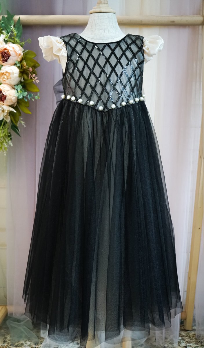 petitsangeshk's tweet photo. New Black Color Flower Girl dress. 
 https://t.co/GfIePMR3xh 

#PetitsAnges #Flowergirldress #Tulledress #weddingdress #Bridesmaid #Birthday #Gown #Party #Pageantdress #toddler #toddlerdress #dancingdress #kiddress #tutudress #toddler #springdress https://t.co/JQF1WKFZ4v