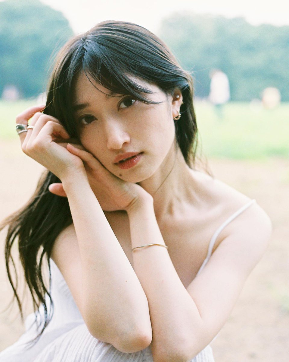 posting cute girl on Twitter