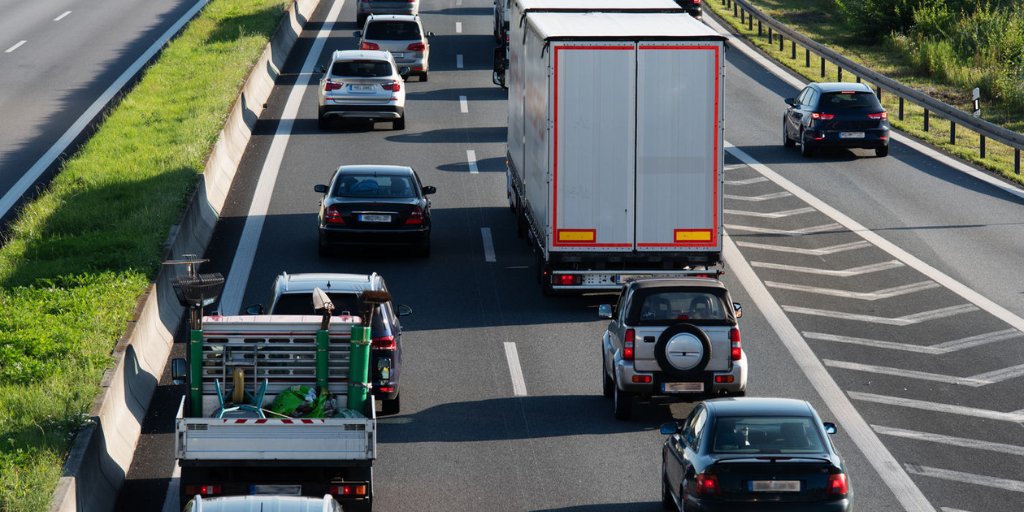 TCS_Schweiz's tweet image. Für die Osterferien erwartet der #TCS eine massive Reisewelle Richtung Süden. 🚘 Dies wird zu zeitweise langen #Staus und #Wartezeiten führen, vor allem in der Nähe des #Gotthardtunnels. Mehr dazu 👉 fal.cn/Verkehrsprogno…

#myTCS #Verkehrsprognose