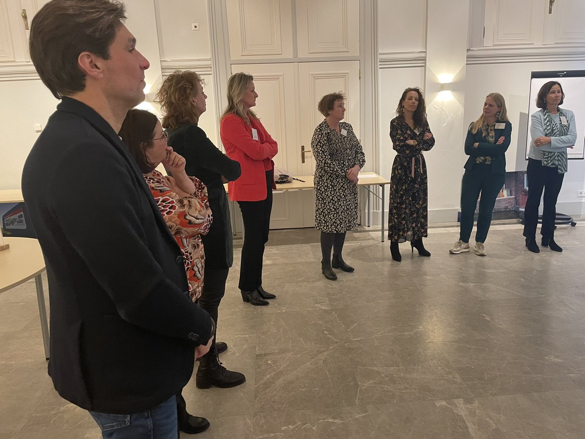 Het nieuwe kernteam bracht tijdens een 1e bijeenkomst de verhoudingen binnen ons netwerk in kaart. Waar ligt het eigenaarschap? Maar ook: whats in it for me. Lees het hele verslag:
civ-welzijnenzorg.nl/eerste-bijeenk…