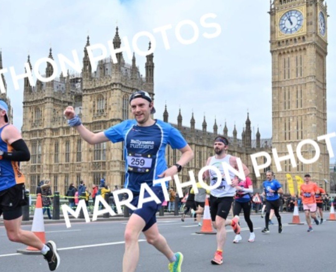 ktclarke91's tweet photo. Marathon photos my husband got vs marathon photos I got 🙃🤣🏃🏼‍♀️ perfectly capturing that moment coming over the finish line when you think those energy gels are gonna reappear 🤣🤢 @colinwright89 https://t.co/SuY6iUEQ7S