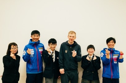 MofaJp_Sports's tweet photo. The Ukrainian🇺🇦 national #paraski team was invited to the #ParaNordic Skiing Asian Cup in Sapporo☃️
Ukrainian athletes chanted "Glory to #Ukraine🇺🇦!"on the podium!
The team had a fun run and interacted with Japanese children at a special needs school🤝💗 https://t.co/EYtDpCDjjg