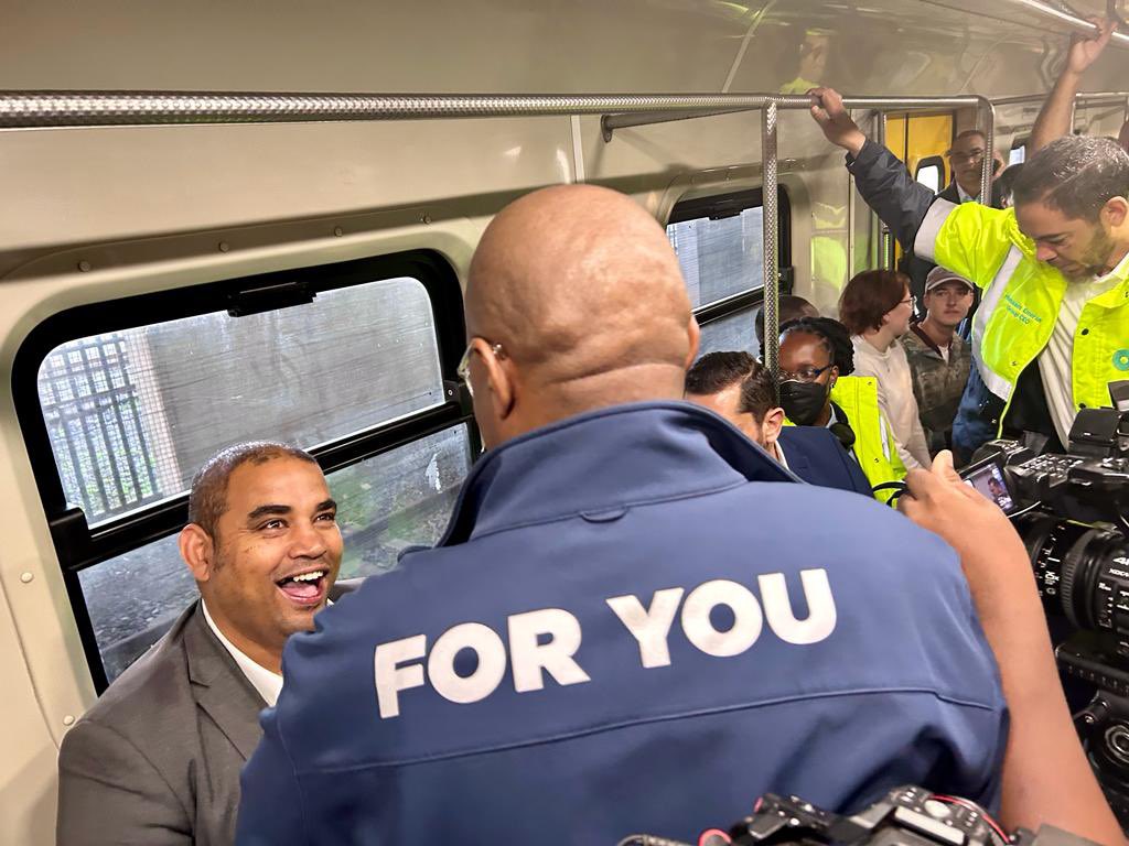 ricardomackenzi's tweet photo. Getting rail back is a urgent priority for all. Lovely to see our @MetrorailWC Nyanga to Langa train back on track!
#improvingmobility https://t.co/TwzX8K3IV6