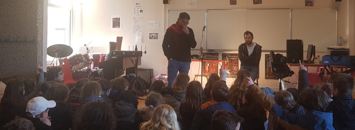 Lundi 3 et mardi 4 avril, tous les élèves de 6ème du collège Léo Ferré et les élèves des classes bilingues de Florence Arthaud de Saint-Lys ont assisté à un concert occitan du groupe ThouxAzun.
<a href="/CollegeLeoFerre/">Collège Léo Ferré de Saint Lys</a>