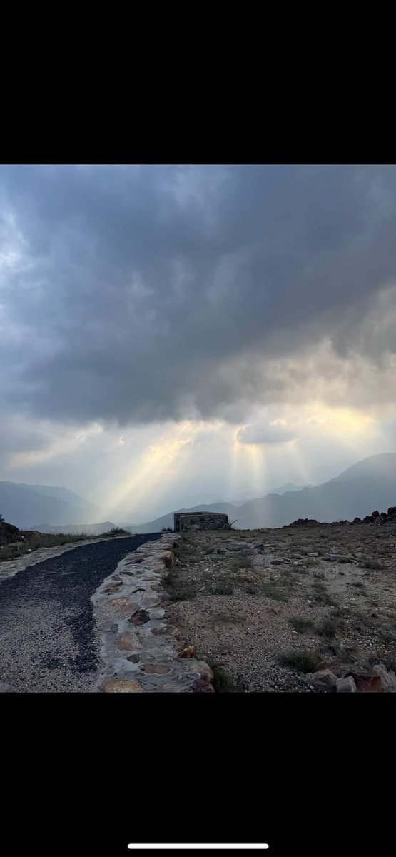 llmuaath's tweet photo. no context
just adore the view https://t.co/1g3fFWeATH