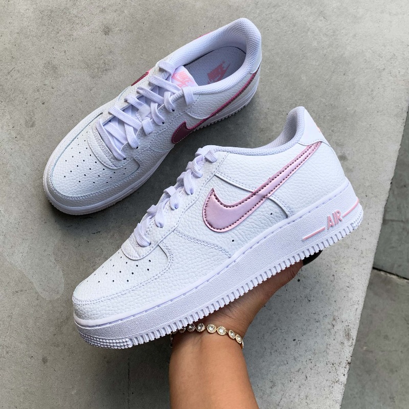 TheSoleWomens's tweet photo. The cutest Air Force 1 is now available at Nike for under 100 € ✨