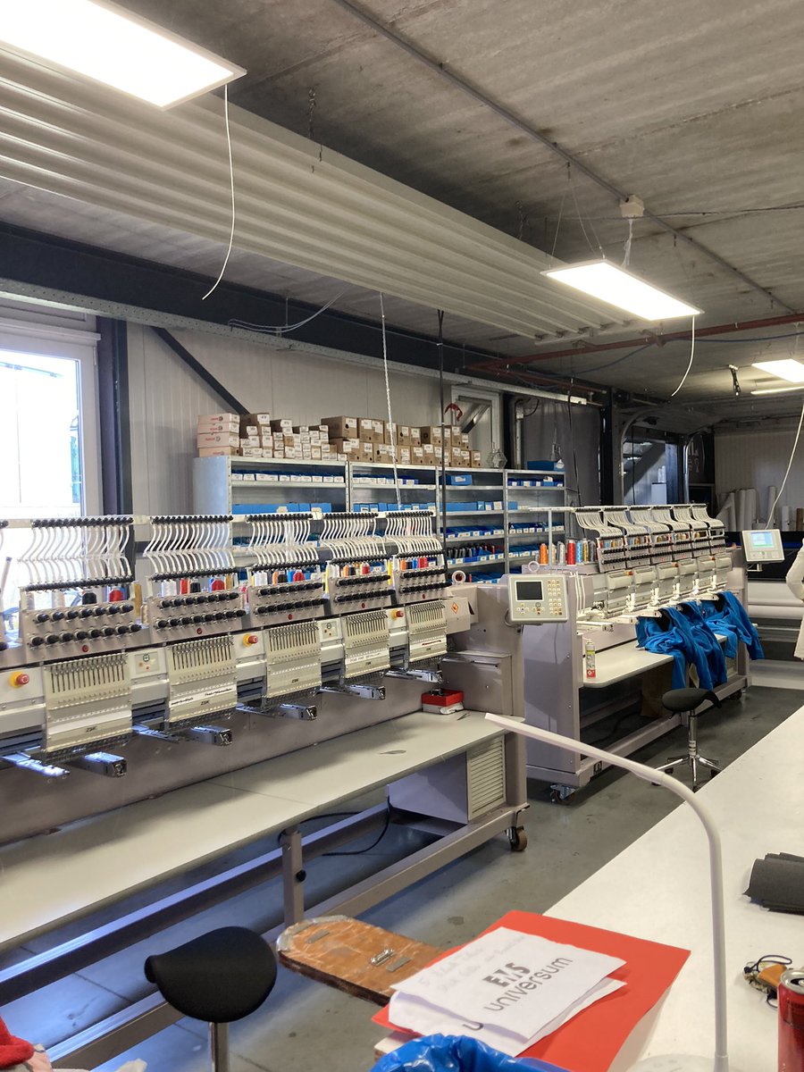 Vandaag was de wekelijkse collegevergadering bij Fabri. Het bedrijf is leverancier van producten om bedrijven te helpen met zichtbaar zijn.

➡️ Wil je het college ontvangen voor een collegevergadering? Neem contact op met accountmanager bedrijven <a href="/R_OldeRiekerink/">Rob Olde Riekerink</a>