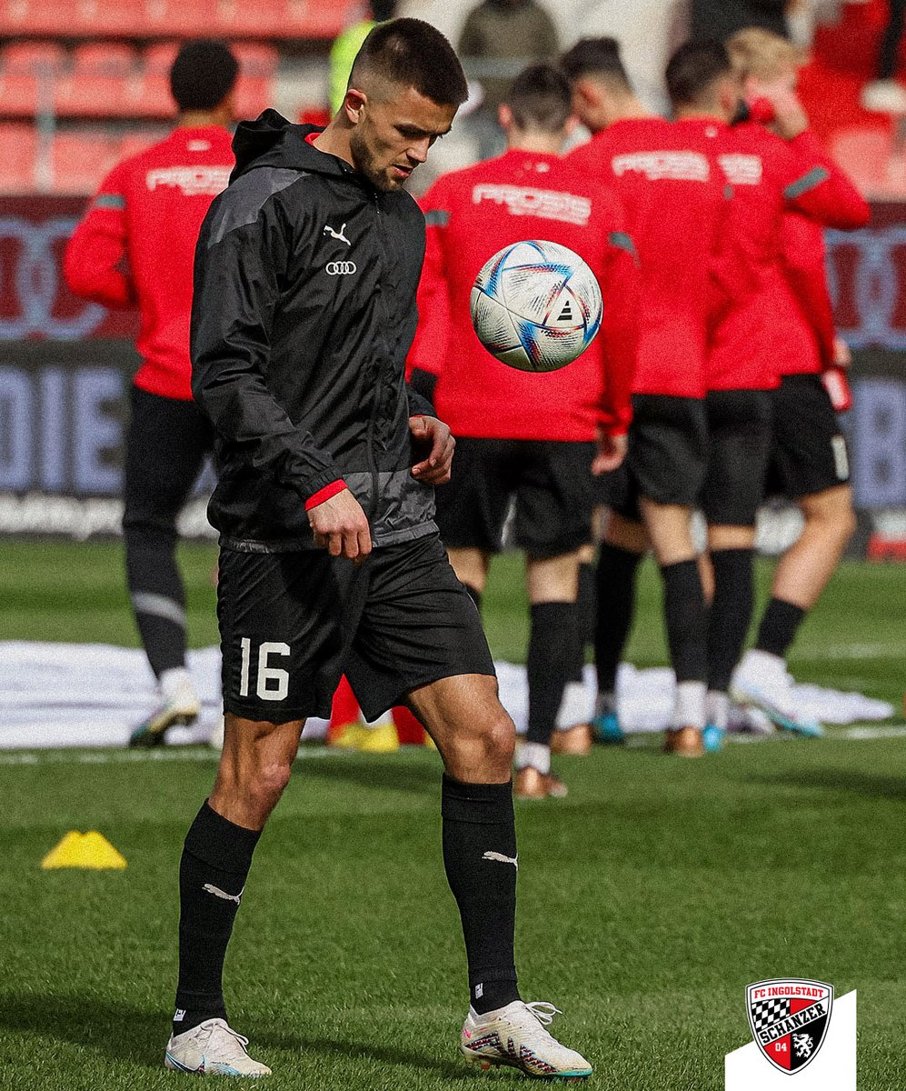 Schanzer's tweet photo. Der FCI muss für längere Zeit auf Visar #Musliu verzichten. Im Trainingsbetrieb zog sich der Nationalspieler Nordmazedoniens eine Muskelverletzung zu und wird somit für die nächsten #Schanzer Pflichtspiele nicht zur Verfügung stehen. ⚫️🔴 Gute Besserung, Visar! 🙏 https://t.co/CuDRvHooUQ