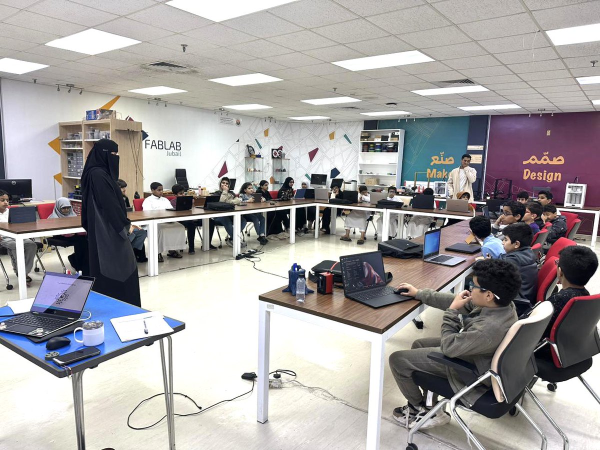 (25) ناشئ يستفيدون من دورة #الذكاء_الاصطناعي والتي تقدم على مدار  (5) أيام ضمن البرامج المنفذة بالتعاون مع #أكاديمية_طويق <a href="/TuwaiqAcademy/">أكاديمية طويق</a>.