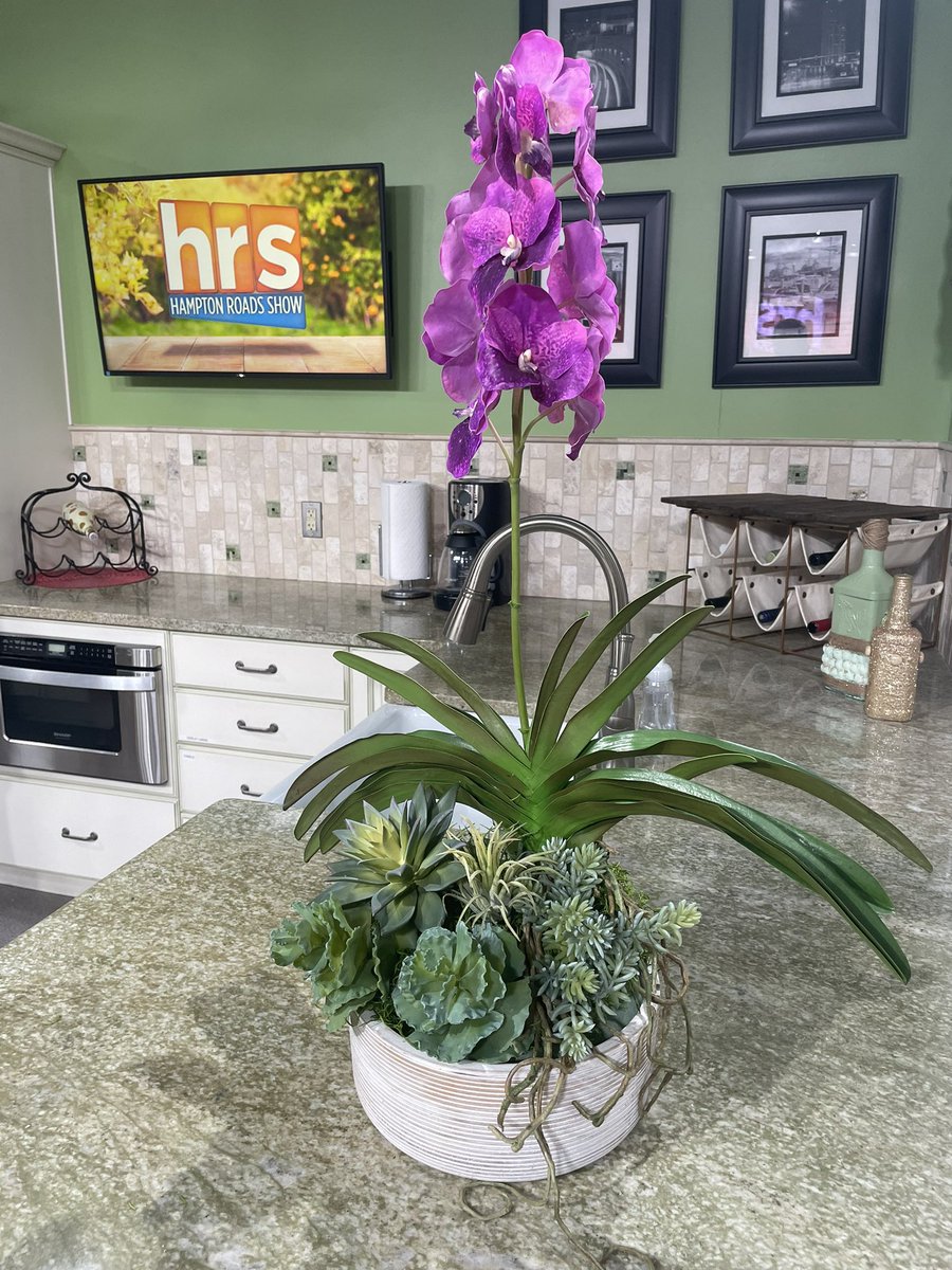 hrsWAVY's tweet photo. Spring has sprung at HRS! Shout out to our friends at Shore Gallery &amp; Design! https://t.co/xRkZlc3rYI