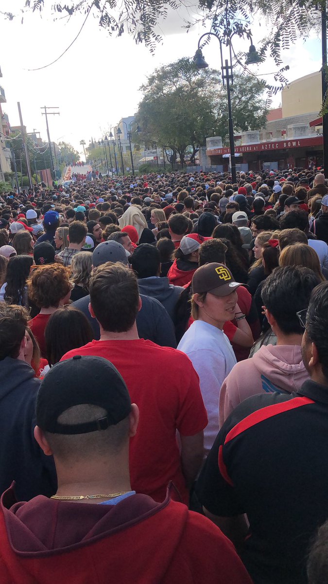 DreschieDiego's tweet image. #Viejas right now.  DAAAYUM