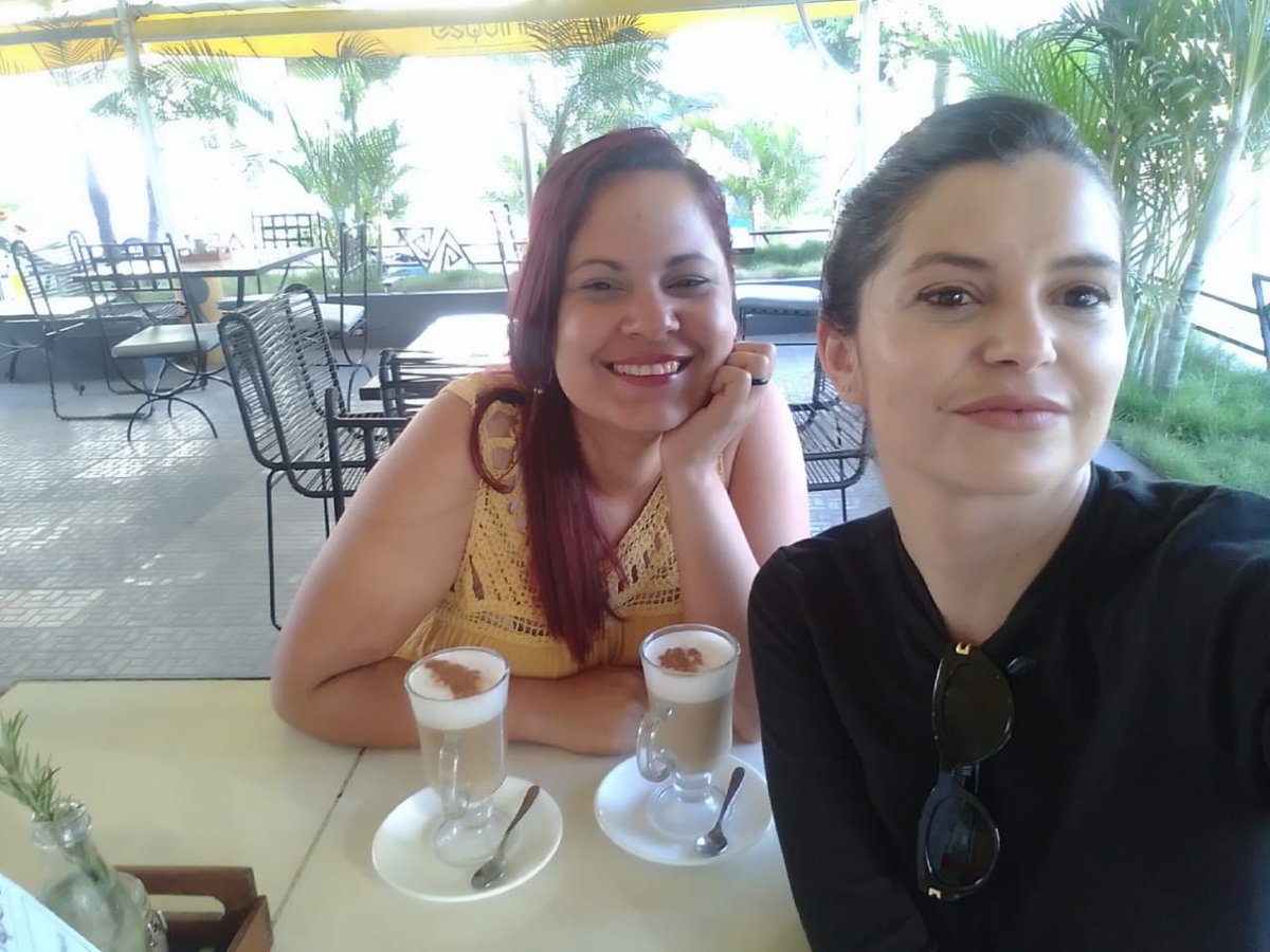 Ana Hurtado (@ana_hurtado86) on Twitter photo La Habana parece Sevilla o Barcelona. Voy andando por la calle y no paro de encontrarme compañeras y compañeros que quiero.
Hoy, es un día de celebración.
Se celebra la juventud, y se celebra que Cuba ganó en Londres un juicio a los odiadores.
Te adoro <a href="/LeyCruzXCuba/">Ley🇨🇺❤️👩🏻🏫🌻💚</a>
#CubaGanó La Habana parece Sevilla o Barcelona. Voy andando por la calle y no paro de encontrarme compañeras y compañeros que quiero.
Hoy, es un día de celebración.
Se celebra la juventud, y se celebra que Cuba ganó en Londres un juicio a los odiadores.
Te adoro <a href="/LeyCruzXCuba/">Ley🇨🇺❤️👩🏻🏫🌻💚</a>
#CubaGanó