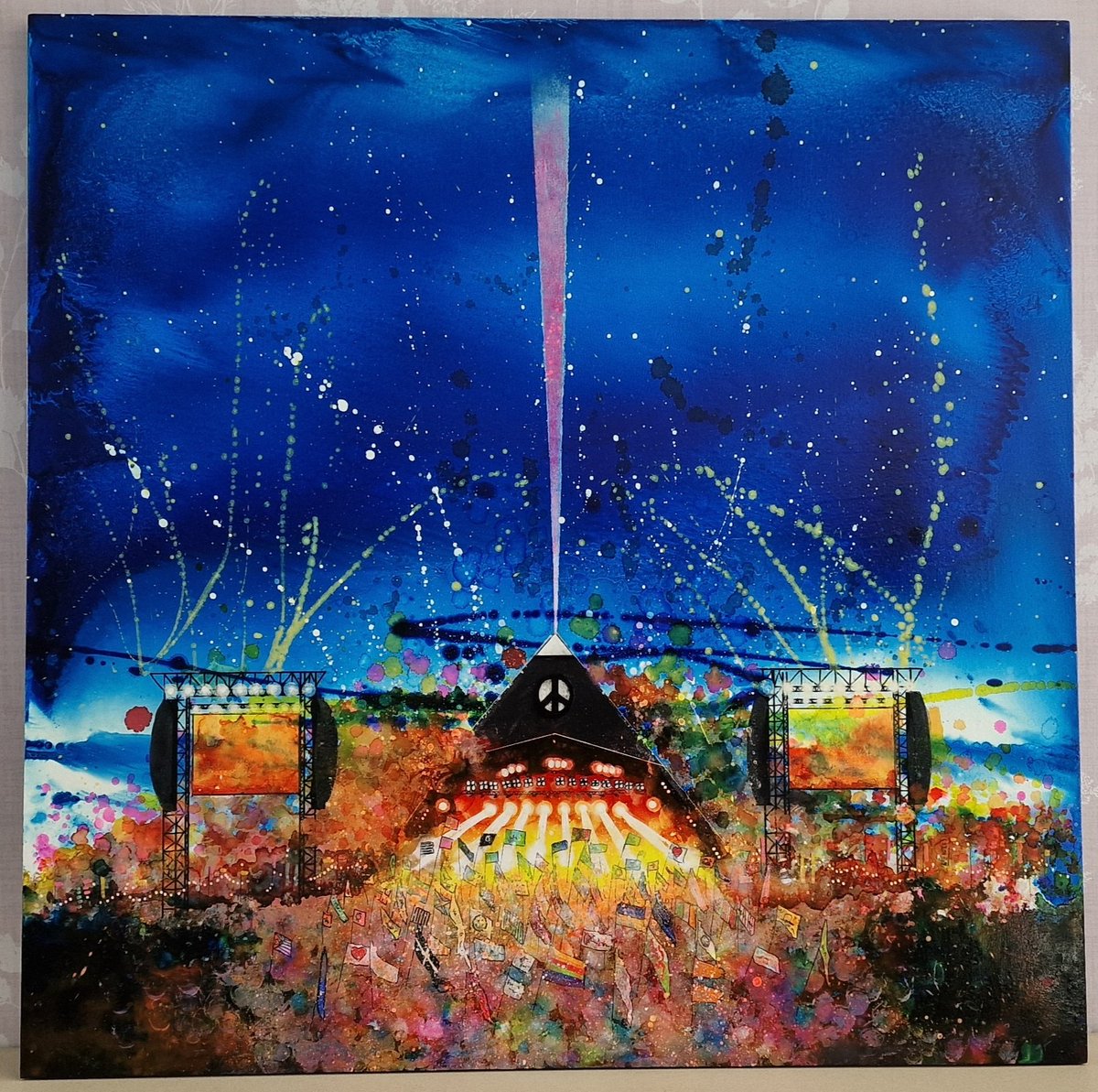 I am now the proud owner of an original @alceharfield painting, titled Home, having been extremely lucky enough to win the @BathRefugees prize draw. I'm beyond delighted.

Negotiations with Mrs Thingy on its exact placement are expected to be protracted.

#Glastonbury