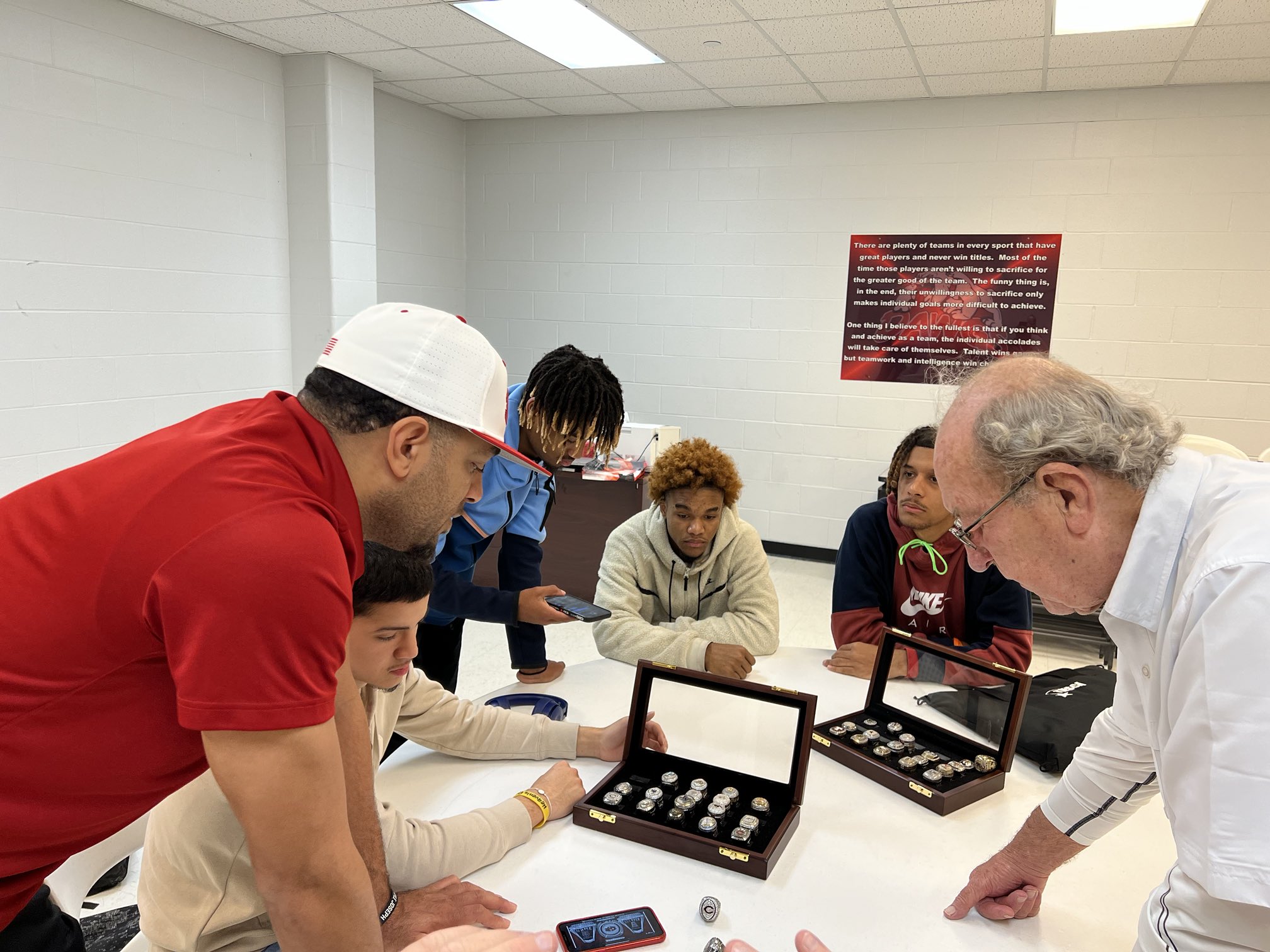 Hitchcock Bulldogs Varsity Basketball (HitchcockBball) / Twitter