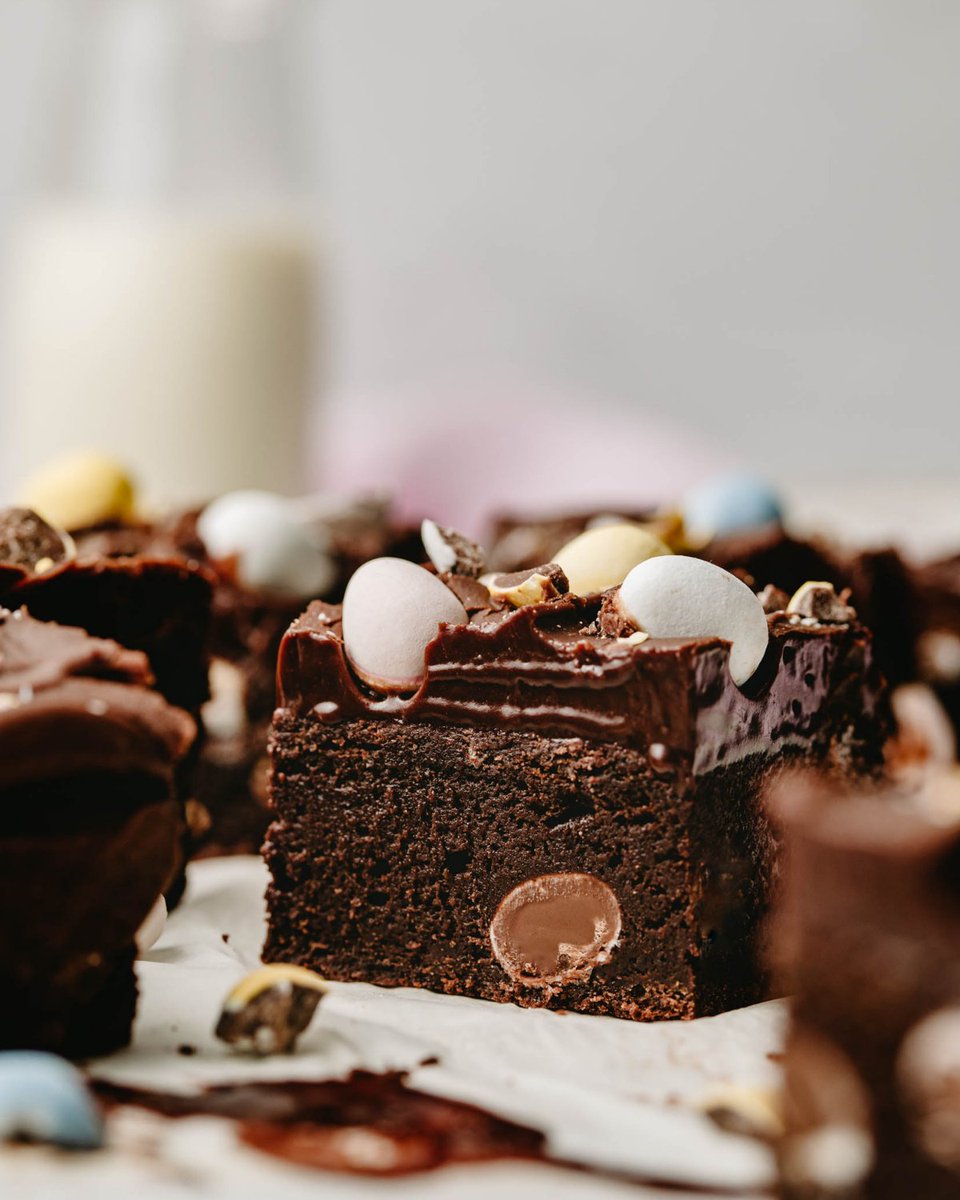 If I served mini-egg brownies as an app, main, and dessert this Easter, would it really be so bad? 🤤
#brownies #brownielovers #chocolatedessert #chocolatedesserts #minieggs #easterdessert #easterdesserts #feedfeedbaking