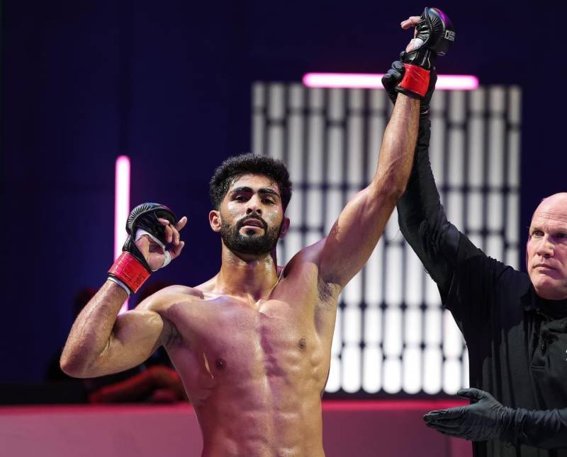 ChinaObserver5's tweet photo. Shahzaib Rind of Pakistan makes history by achieving victory in a Karate Fight match in the US
https://t.co/lQp9tEsmvf https://t.co/xjZqXY89p6